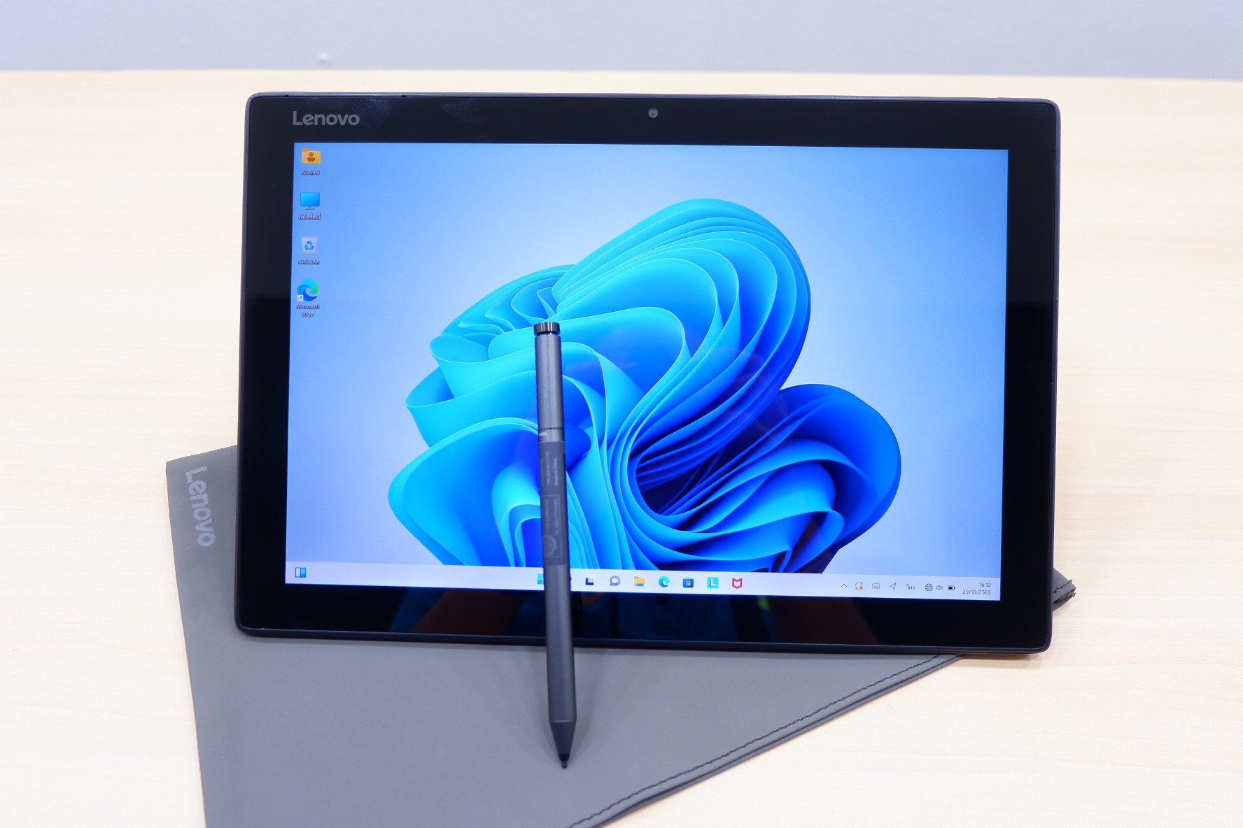 Lenovo MIIX 520-12IKB (i7-8550U) - Image 5