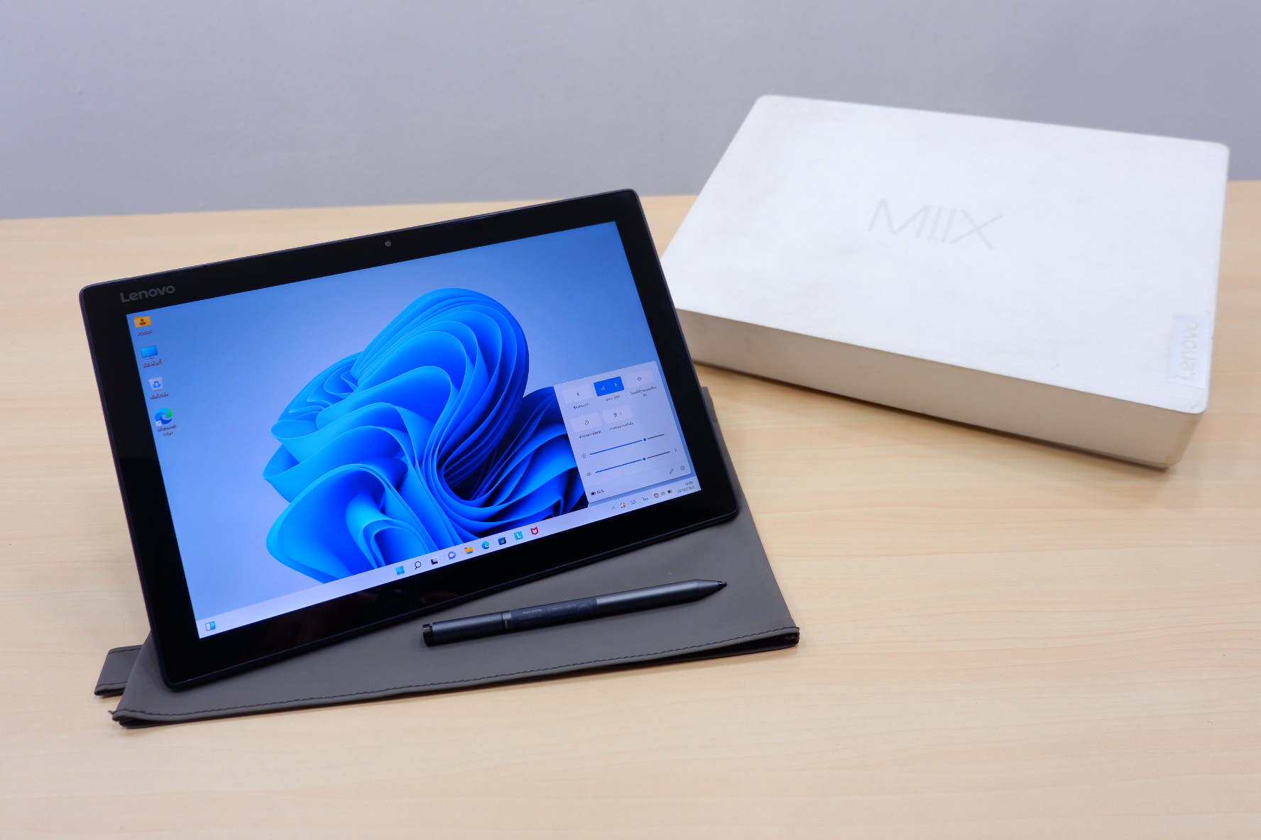 Lenovo MIIX 520-12IKB (i7-8550U) - Image 3