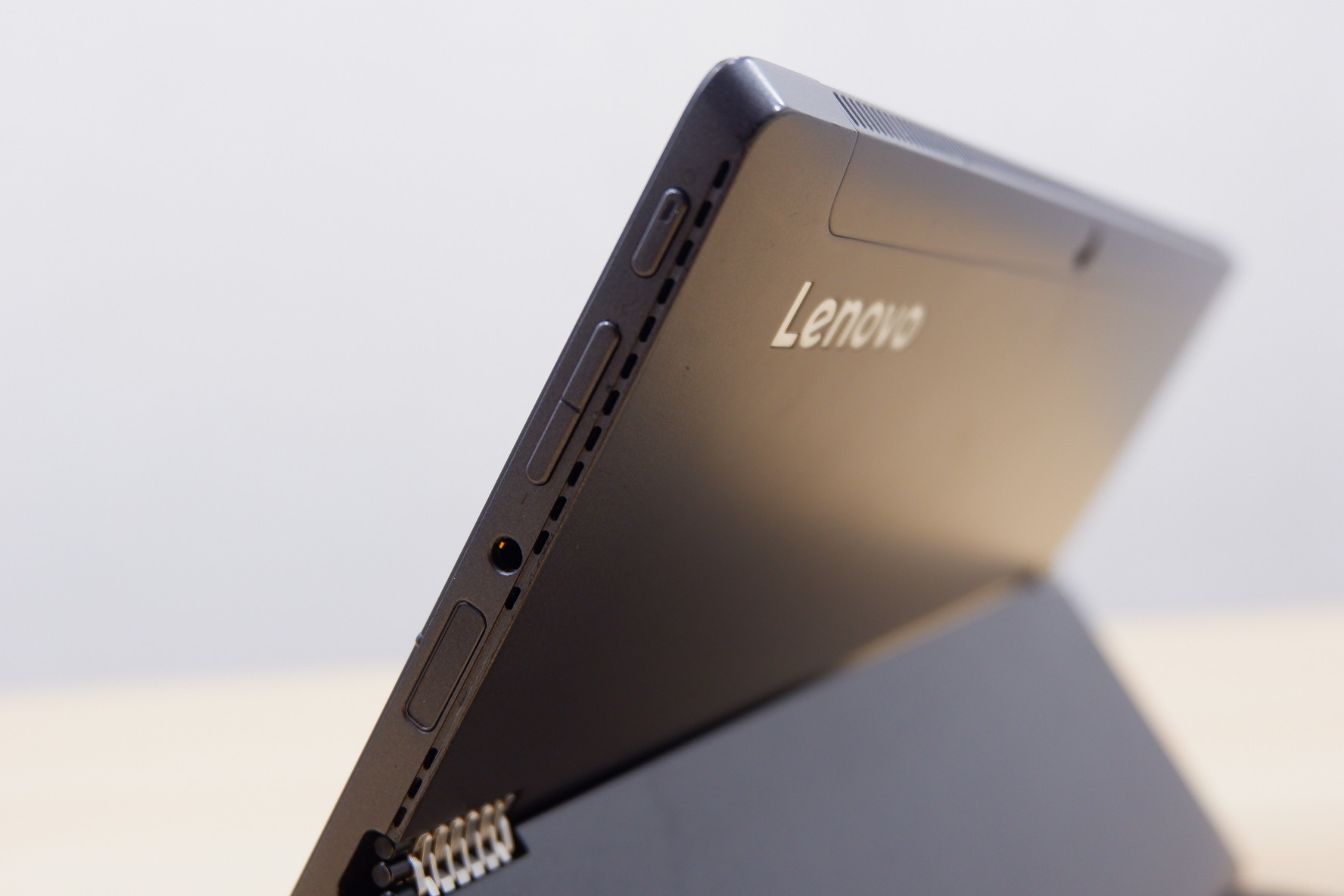 Lenovo MIIX 520-12IKB ( i5-8250U) - Image 7