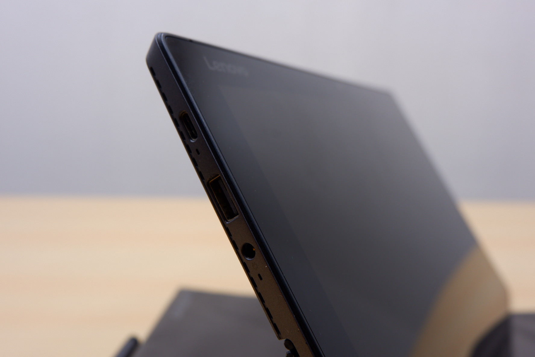 Lenovo MIIX 520-12IKB ( i5-8250U) - Image 4